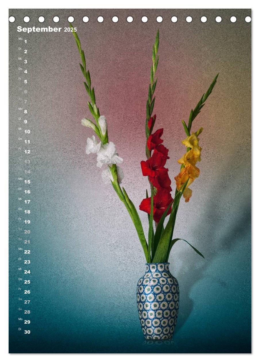 Bild: 9783457048610 | Blumenschmuck in Bunzlau Keramik (Tischkalender 2025 DIN A5 hoch),...