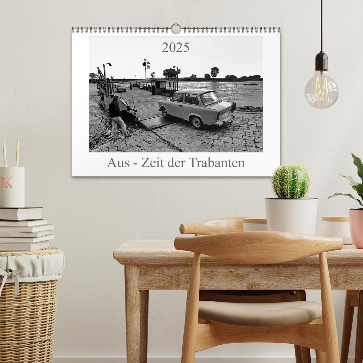 Bild: 9783435833023 | Aus - Zeit der Trabanten (Wandkalender 2025 DIN A3 quer), CALVENDO...