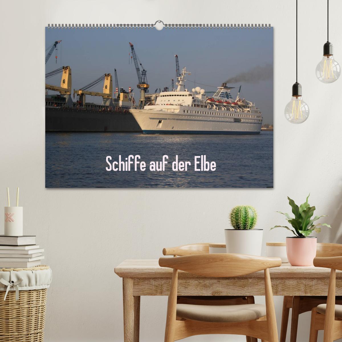 Bild: 9783435692903 | Schiffe auf der Elbe (Wandkalender 2025 DIN A2 quer), CALVENDO...