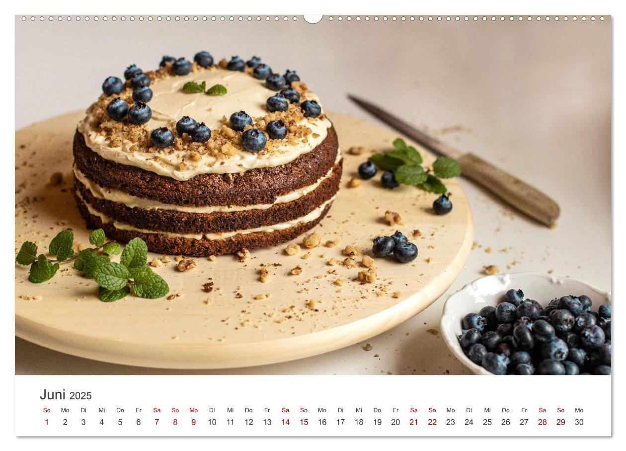 Bild: 9783383927911 | Köstliche Kuchen (Wandkalender 2025 DIN A2 quer), CALVENDO...