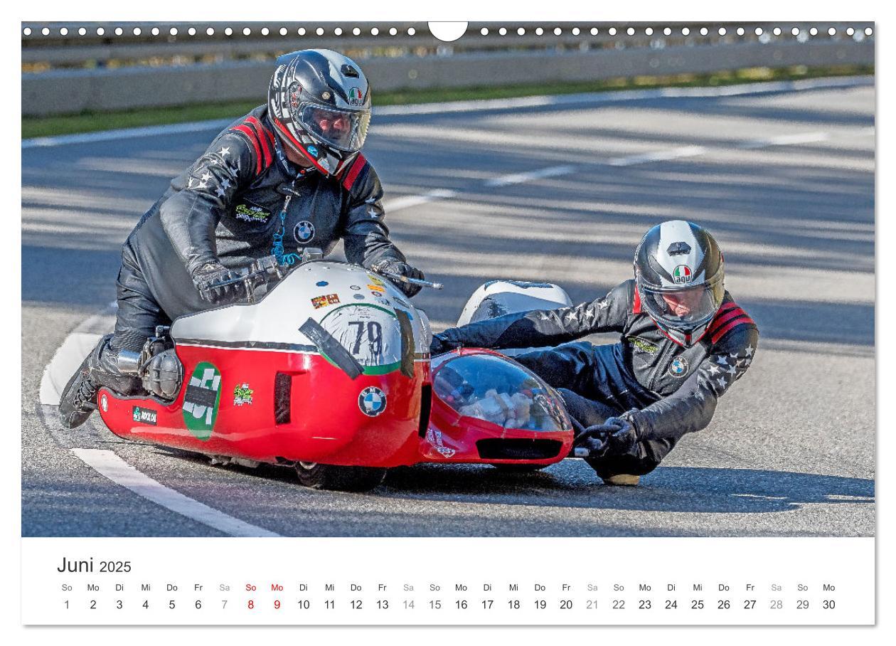 Bild: 9783435018338 | Motorradgespanne am Jochpass (Wandkalender 2025 DIN A3 quer),...