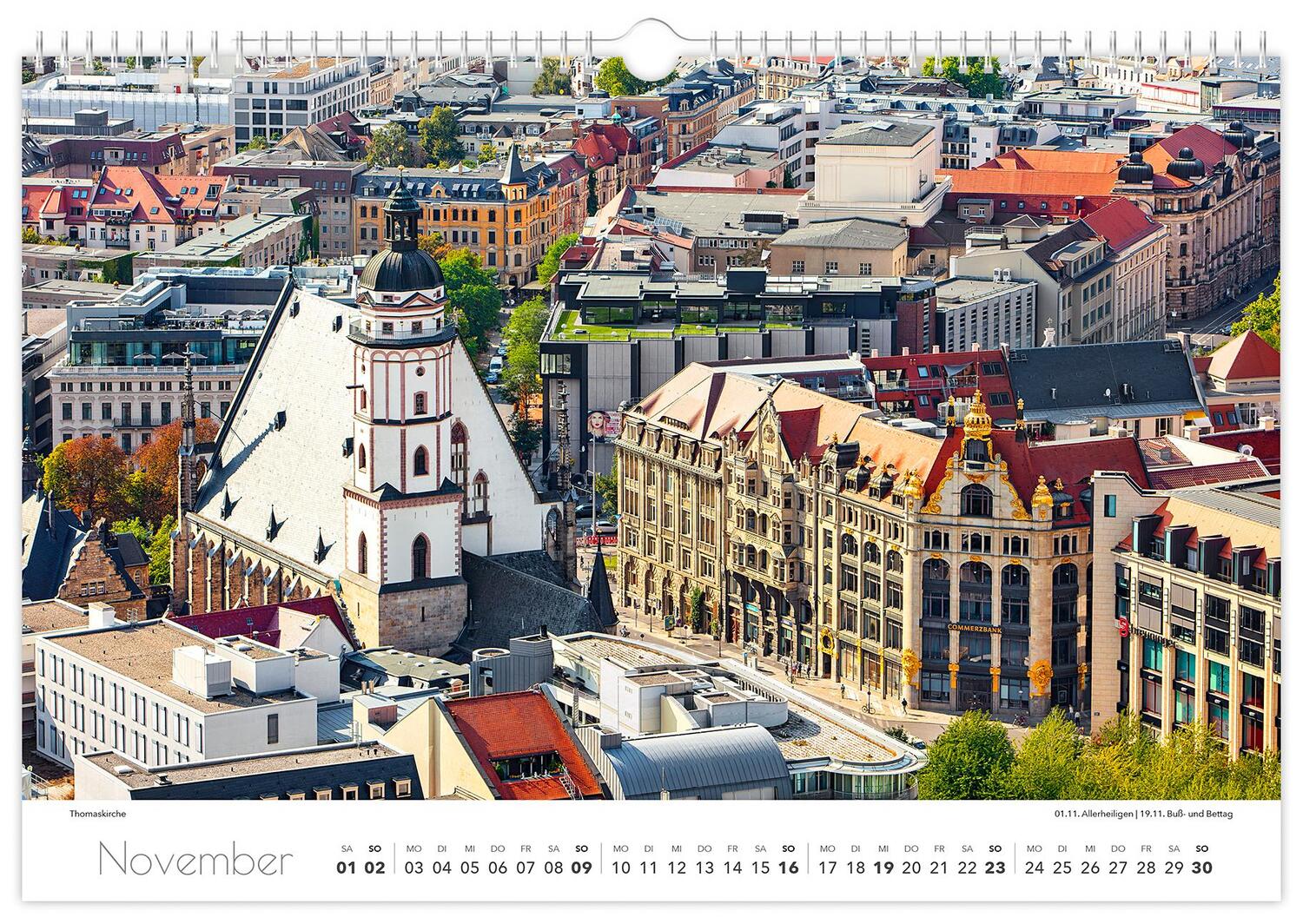 Bild: 9783910680548 | Kalender Leipzig 2025 | 45 x 30 cm weißes Kalendarium | Peter Schubert