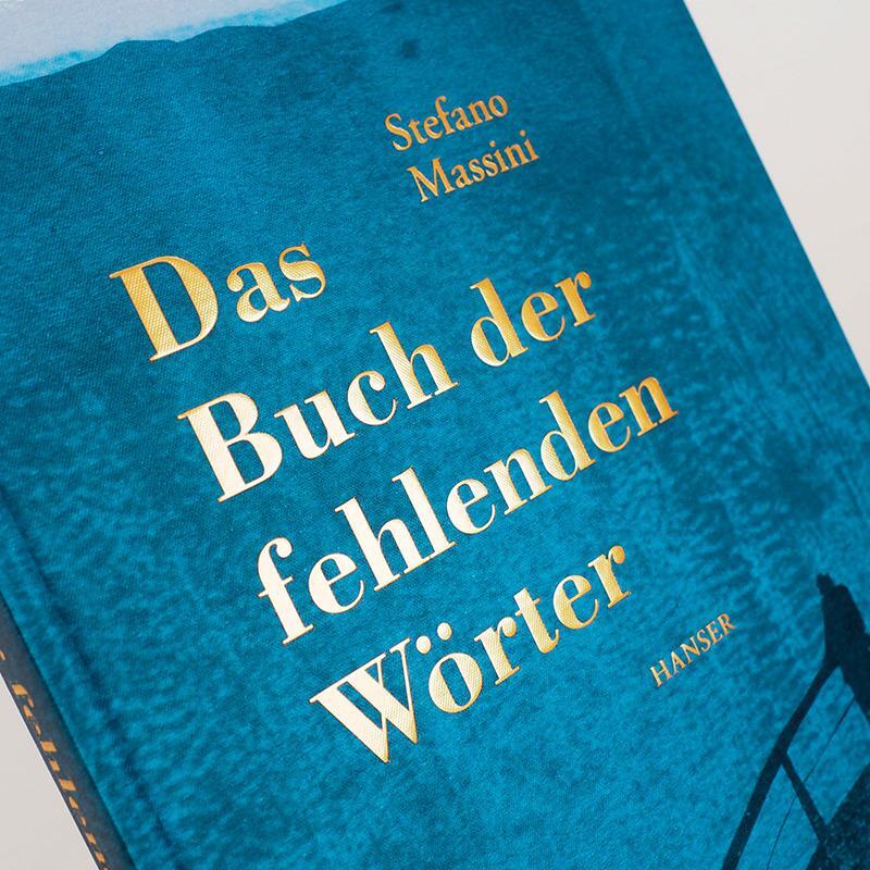 Bild: 9783446265677 | Das Buch der fehlenden Wörter | Stefano Massini | Buch | Lesebändchen