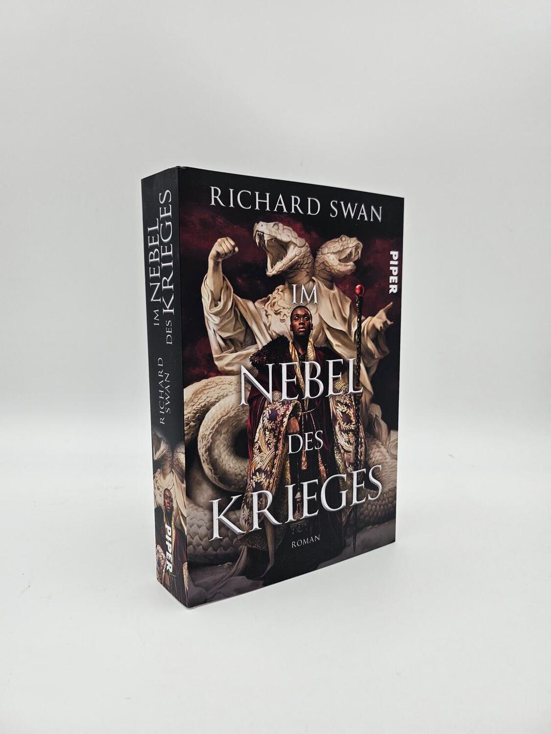 Bild: 9783492706636 | Im Nebel des Krieges | Roman Ein High-Fantasy-Highlight 2024 | Swan