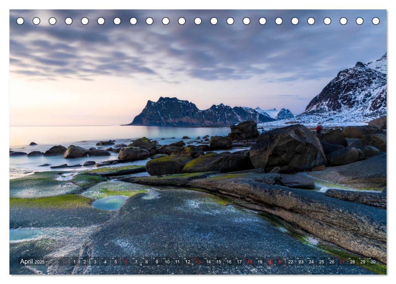 Bild: 9783435280025 | Lofoten - From Dusk Till Dawn (Tischkalender 2025 DIN A5 quer),...