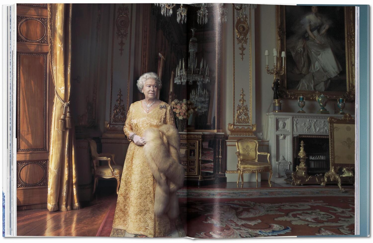 Bild: 9783836584685 | Her Majesty. A Photographic History 1926-2022 | Christopher Warwick