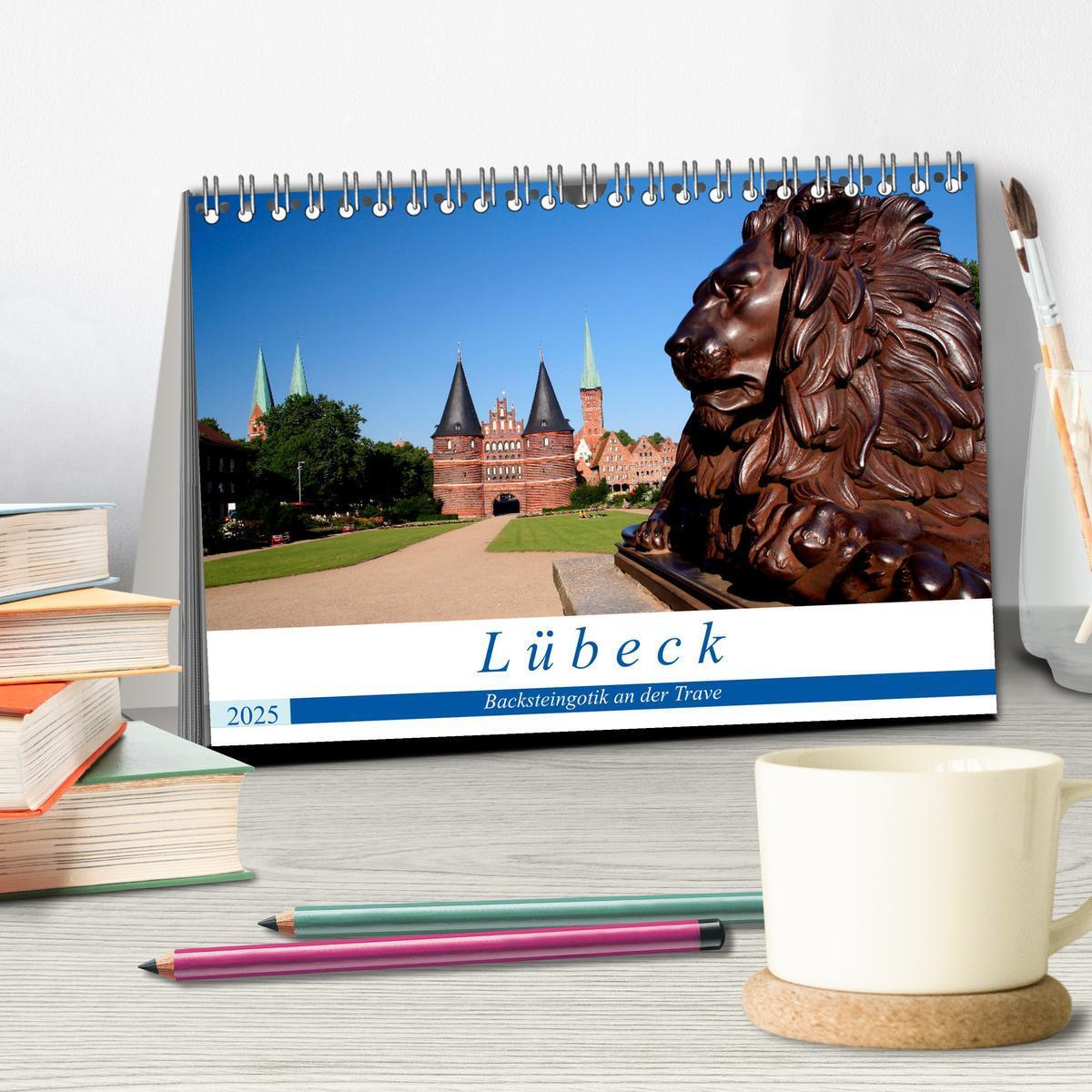 Bild: 9783435066209 | Lübeck Backsteingotik an der Trave (Tischkalender 2025 DIN A5...