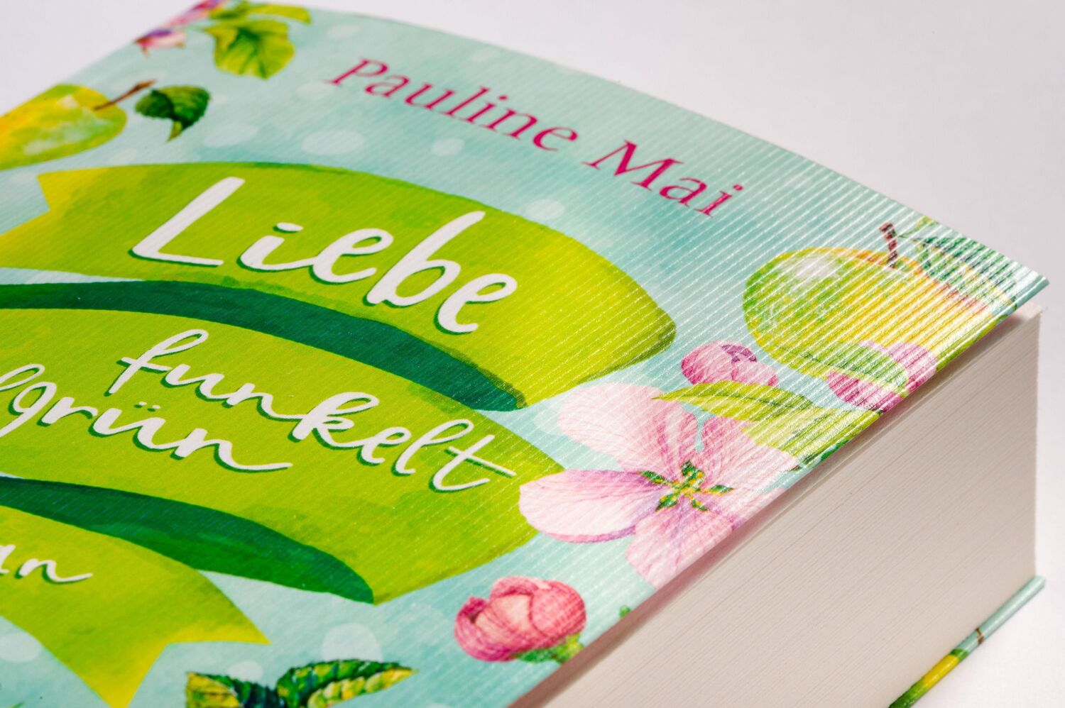 Bild: 9783734110535 | Liebe funkelt apfelgrün | Roman | Pauline Mai | Taschenbuch | 496 S.