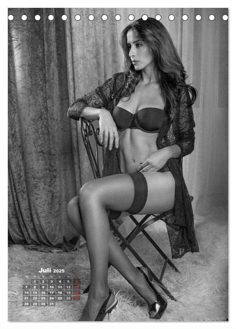 Bild: 9783435990214 | NILU LINGERIE 2025 (Tischkalender 2025 DIN A5 hoch), CALVENDO...