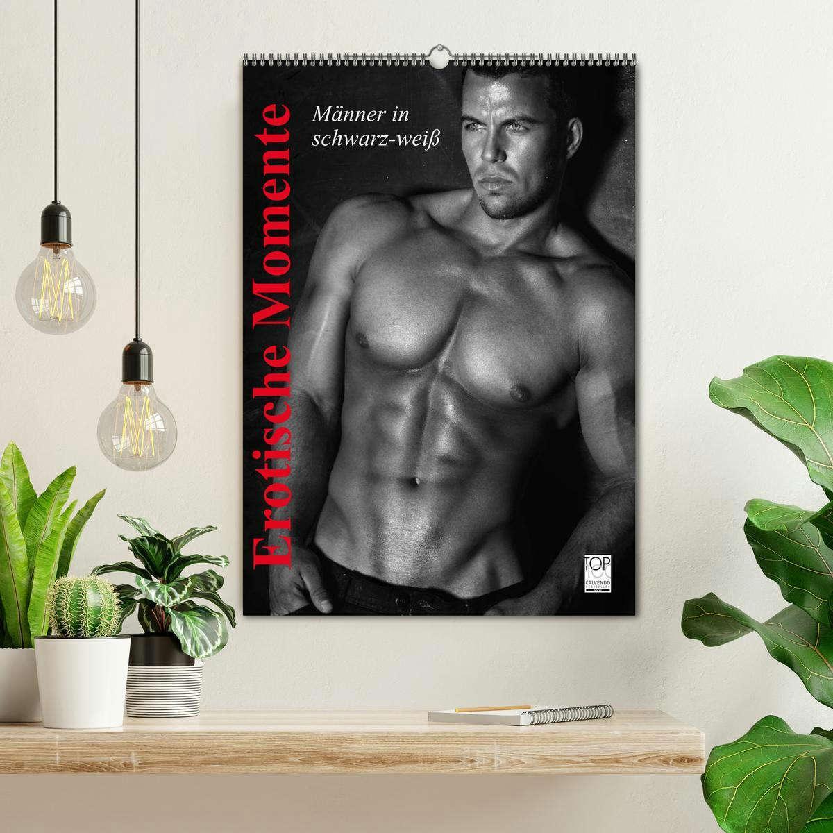 Bild: 9783457035375 | Erotische Momente. Männer in schwarz-weiß (Wandkalender 2025 DIN A2...