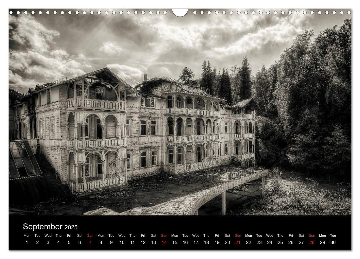 Bild: 9781325955602 | Abandoned Places Haunted Houses (Wall Calendar 2025 DIN A3...