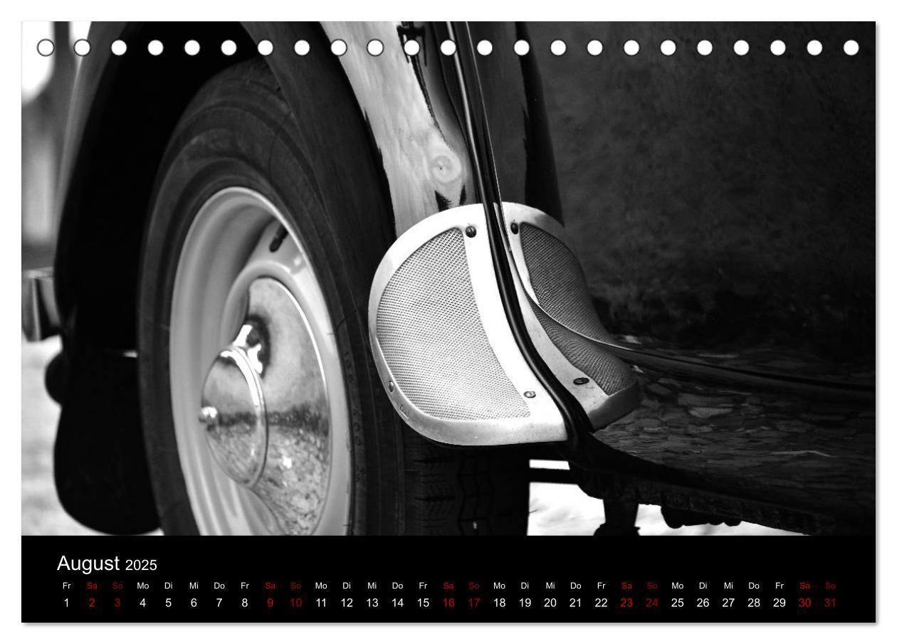 Bild: 9783435436118 | Citroën 11 CV Traction Avant in schwarzweiss (Tischkalender 2025...