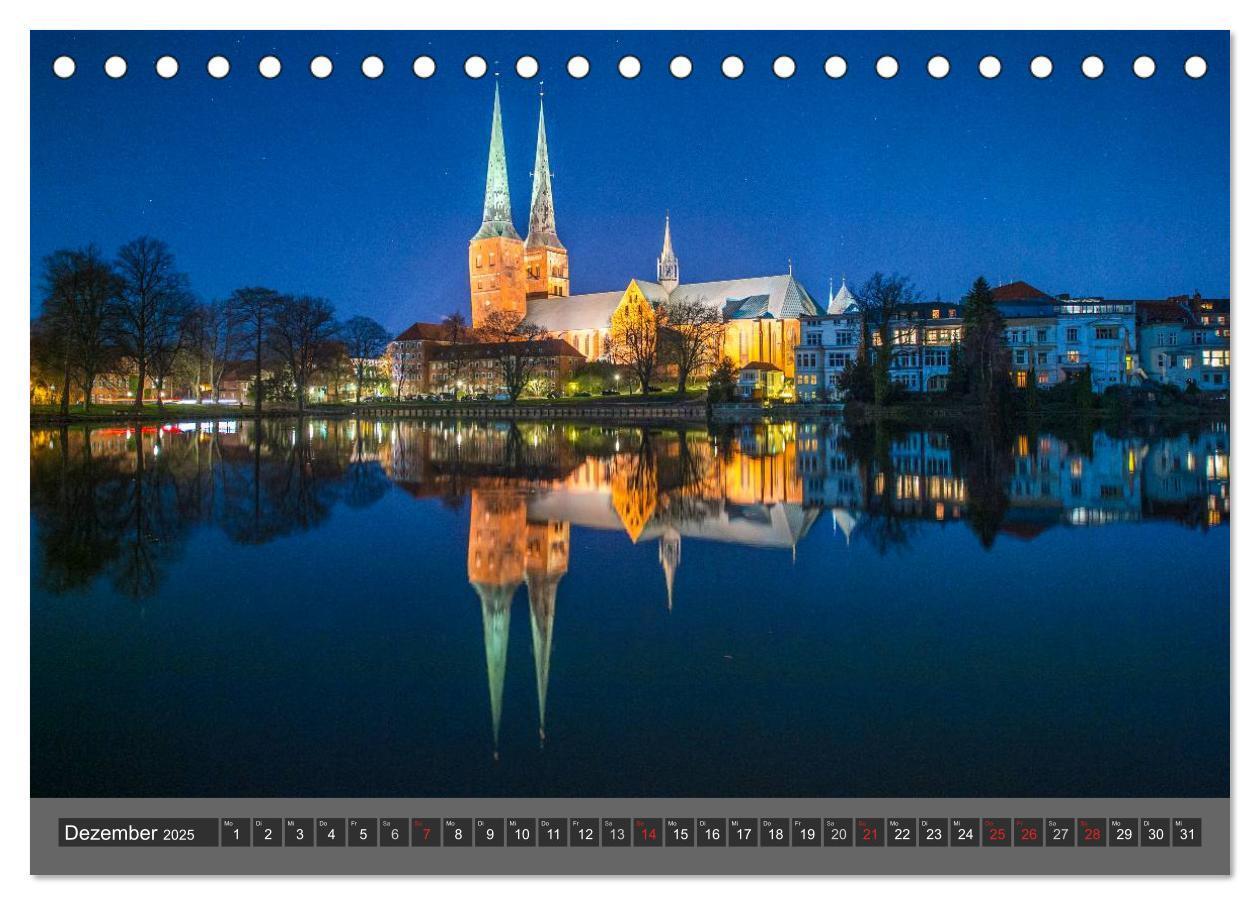 Bild: 9783435621996 | Die Hansestadt Lübeck (Tischkalender 2025 DIN A5 quer), CALVENDO...