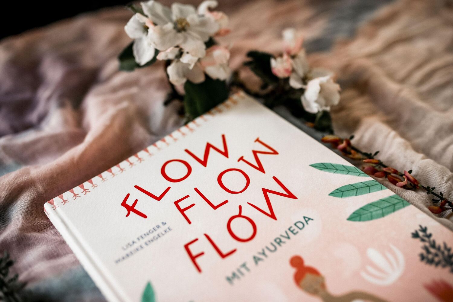 Bild: 9783868261868 | Flow flow flow mit Ayurveda | Lisa Fenger | Buch | 144 S. | Deutsch