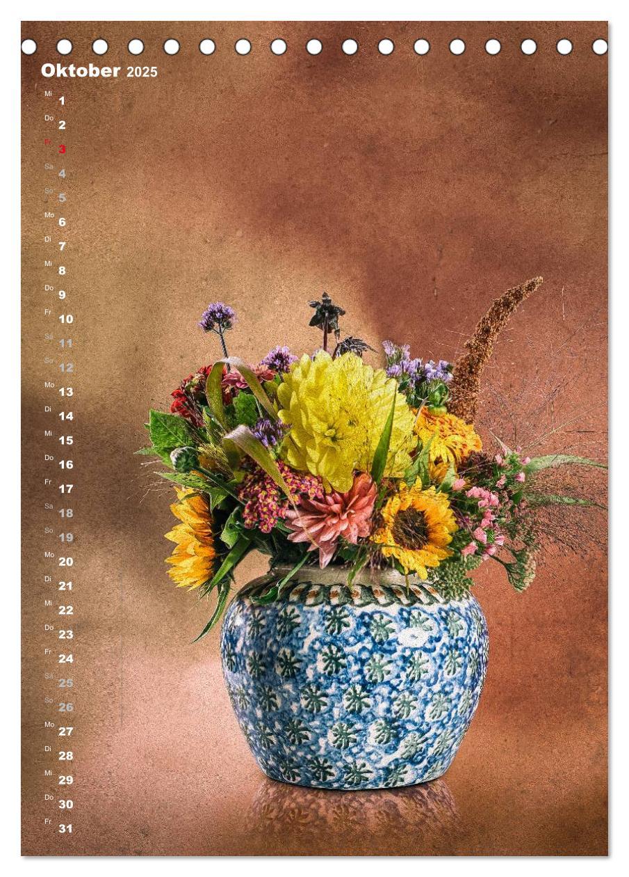 Bild: 9783457048610 | Blumenschmuck in Bunzlau Keramik (Tischkalender 2025 DIN A5 hoch),...