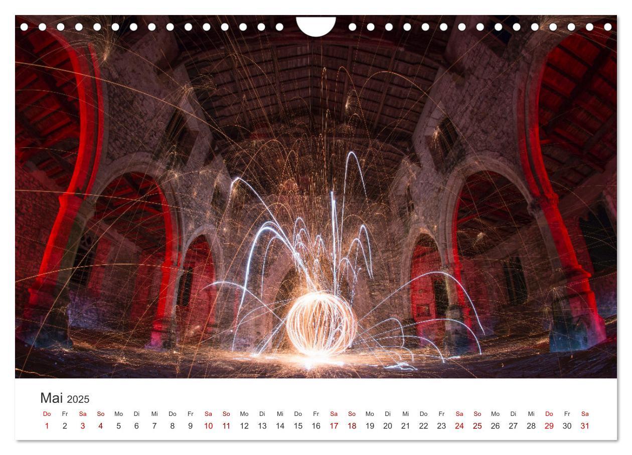 Bild: 9783435351701 | Lightpainting - Malen mit Licht und Zeit (Wandkalender 2025 DIN A4...