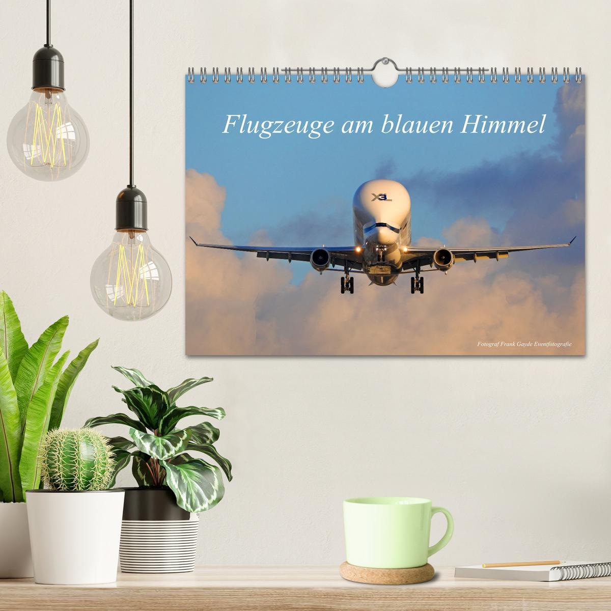 Bild: 9783435070701 | Flugzeuge am blauen Himmel (Wandkalender 2025 DIN A4 quer),...