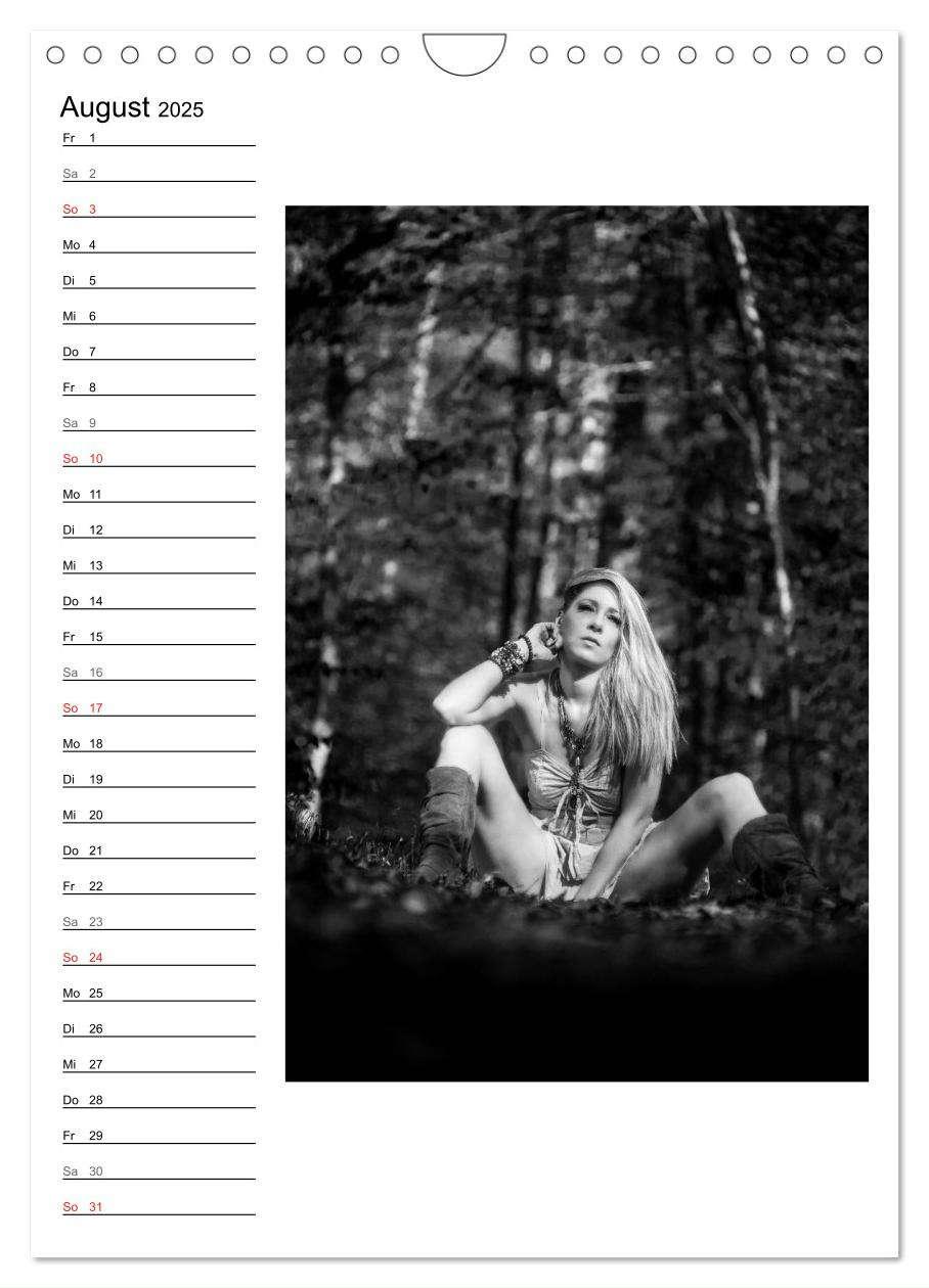 Bild: 9783457030271 | Mode in schwarz und weiß (Wandkalender 2025 DIN A4 hoch), CALVENDO...