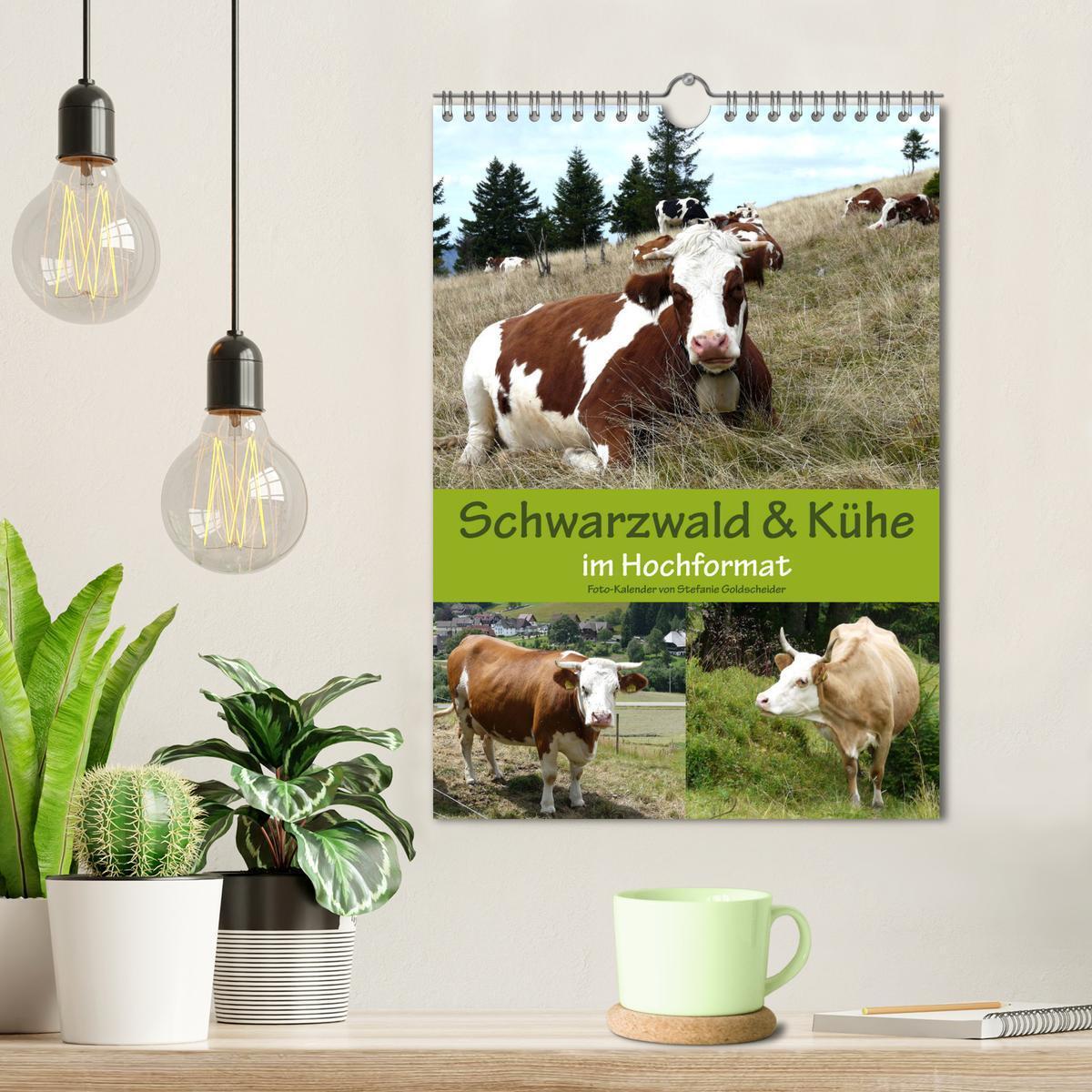 Bild: 9783457027752 | Schwarzwald und Kühe im Hochformat (Wandkalender 2025 DIN A4 hoch),...