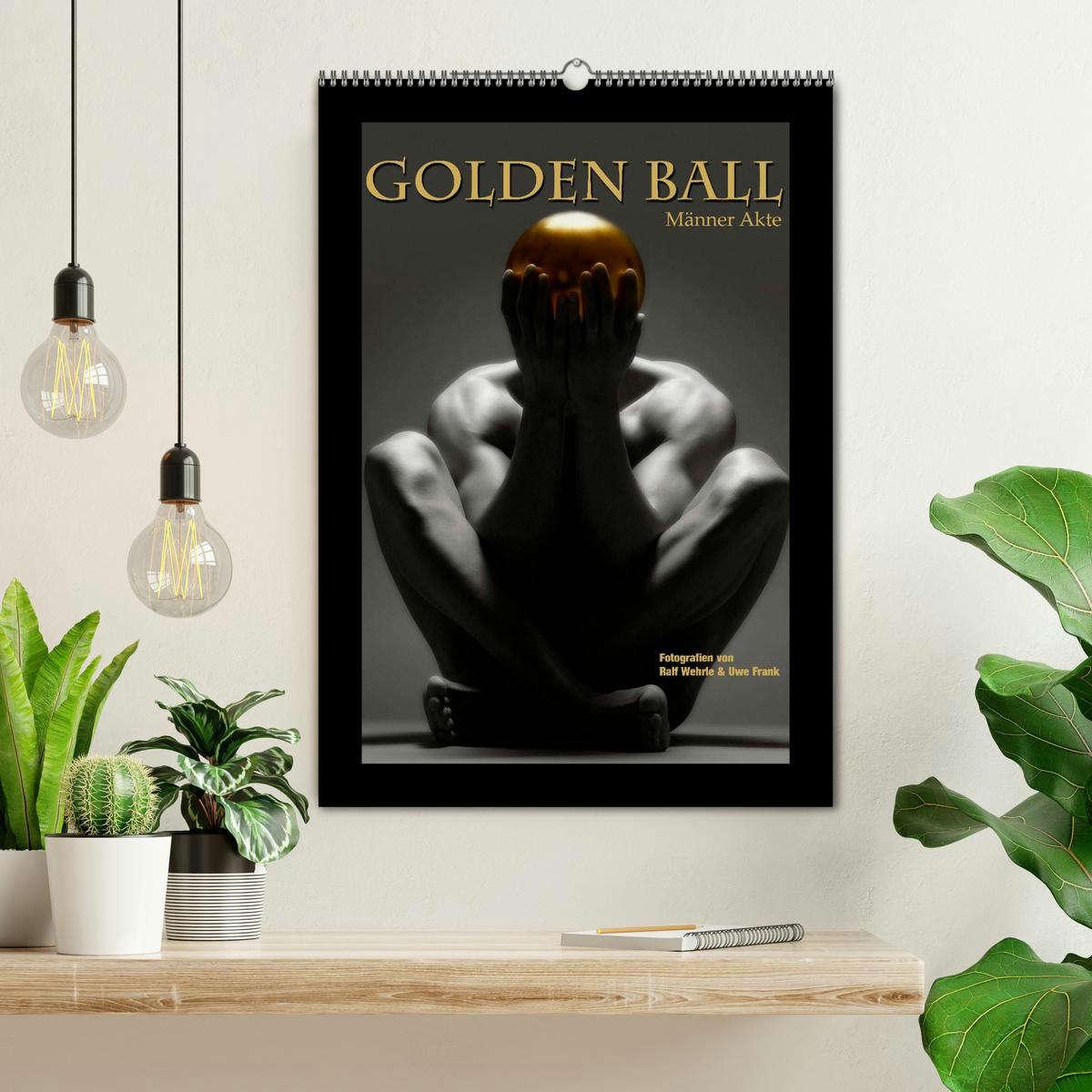 Bild: 9783457034293 | Golden Ball - Männer Akte (Wandkalender 2025 DIN A2 hoch), CALVENDO...