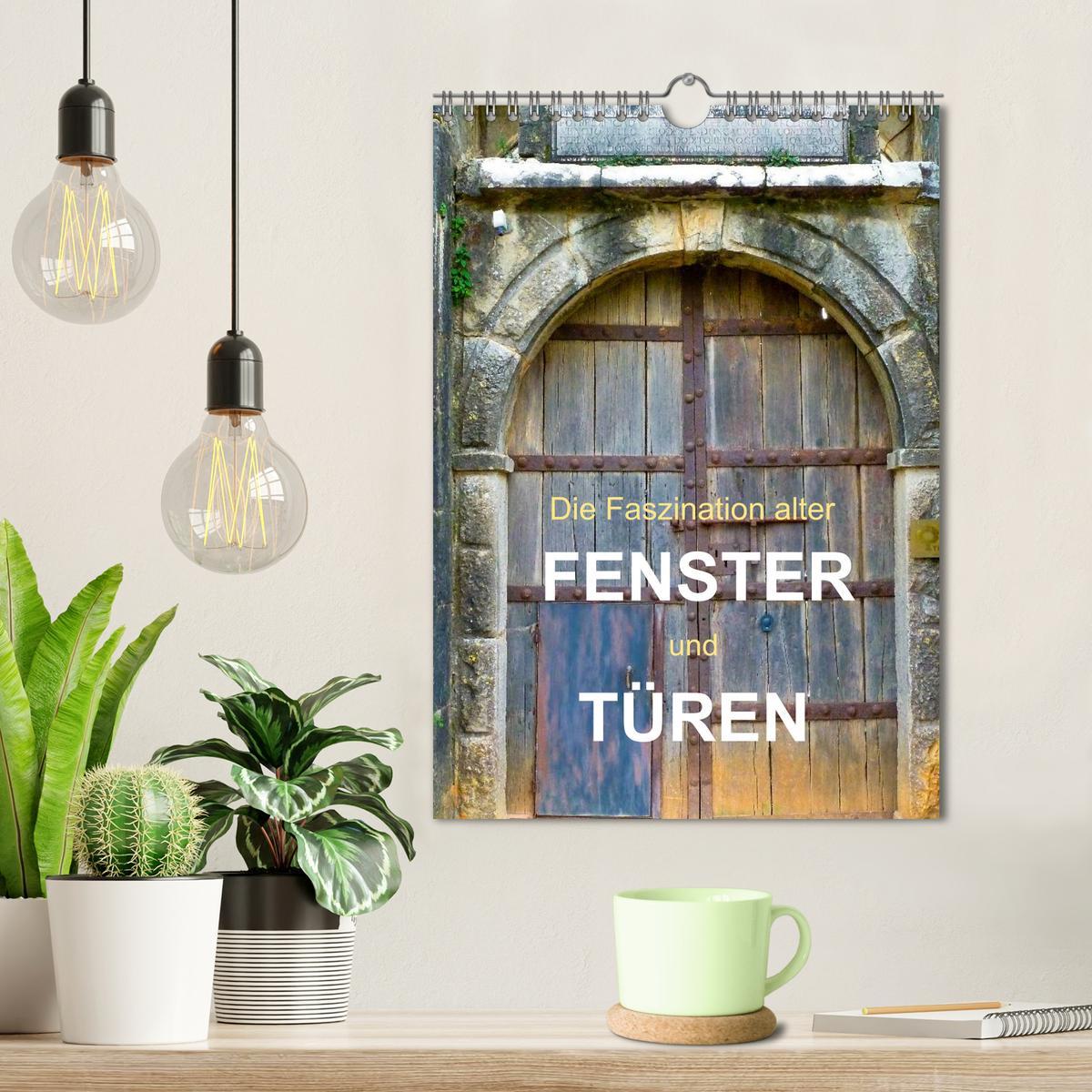 Bild: 9783457049983 | Die Faszination alter Fenster und Türen (Wandkalender 2025 DIN A4...