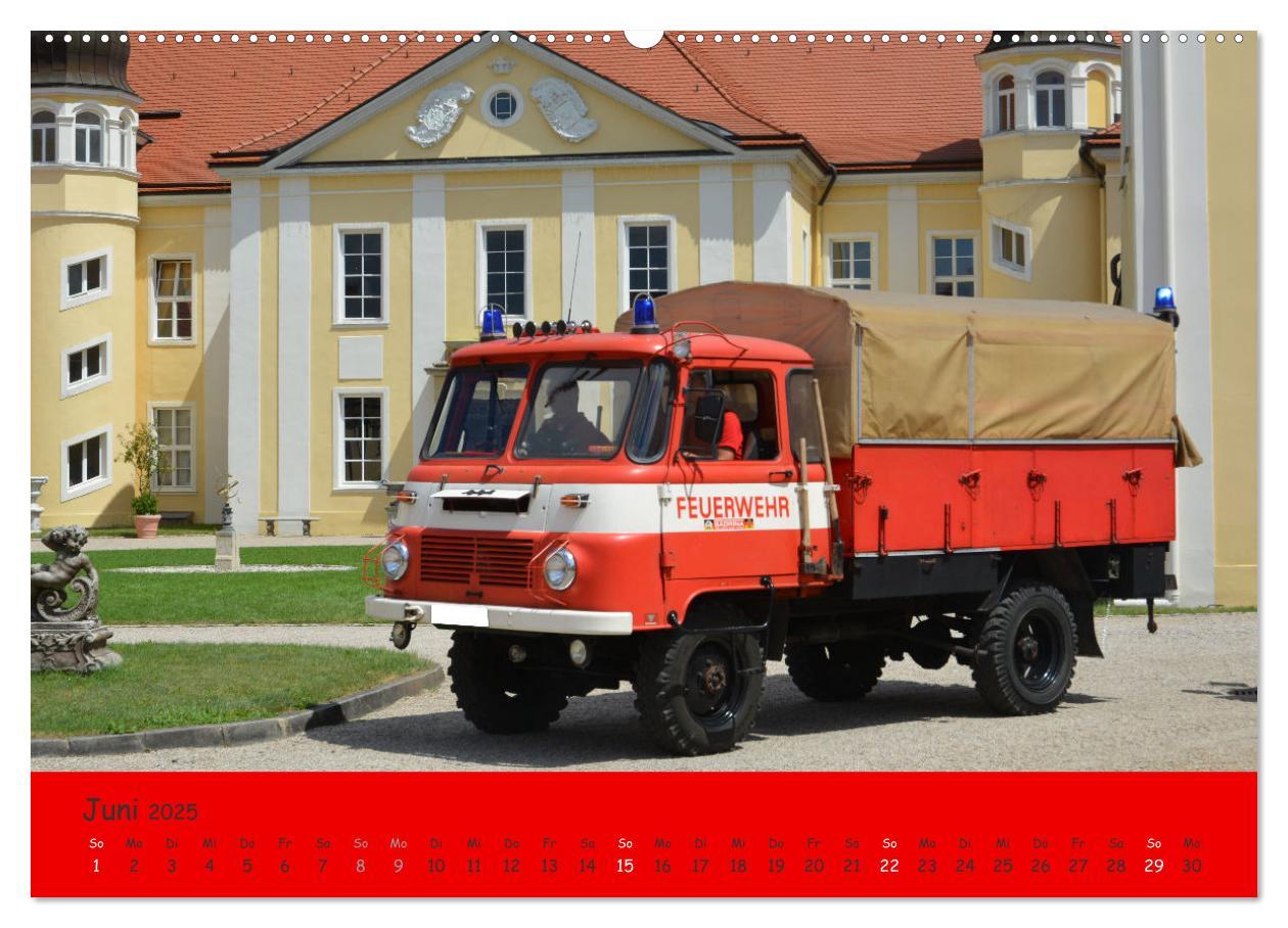 Bild: 9783457186701 | DDR Feuerwehr Klassiker (Wandkalender 2025 DIN A2 quer), CALVENDO...