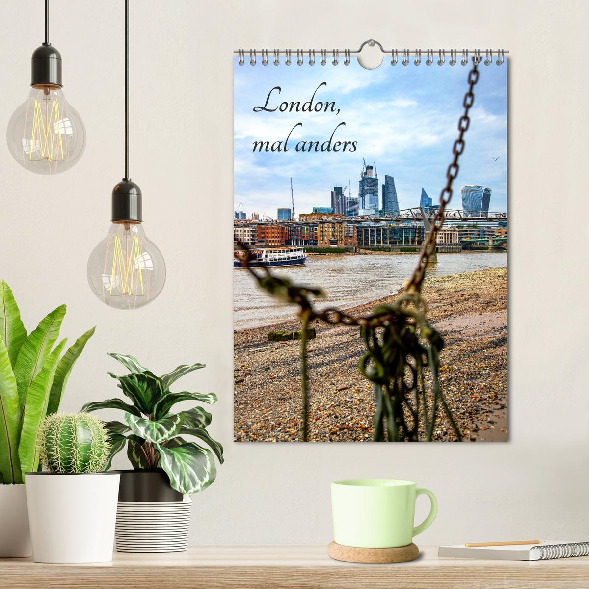 Bild: 9783435976140 | London, mal anders (Wandkalender 2025 DIN A4 hoch), CALVENDO...