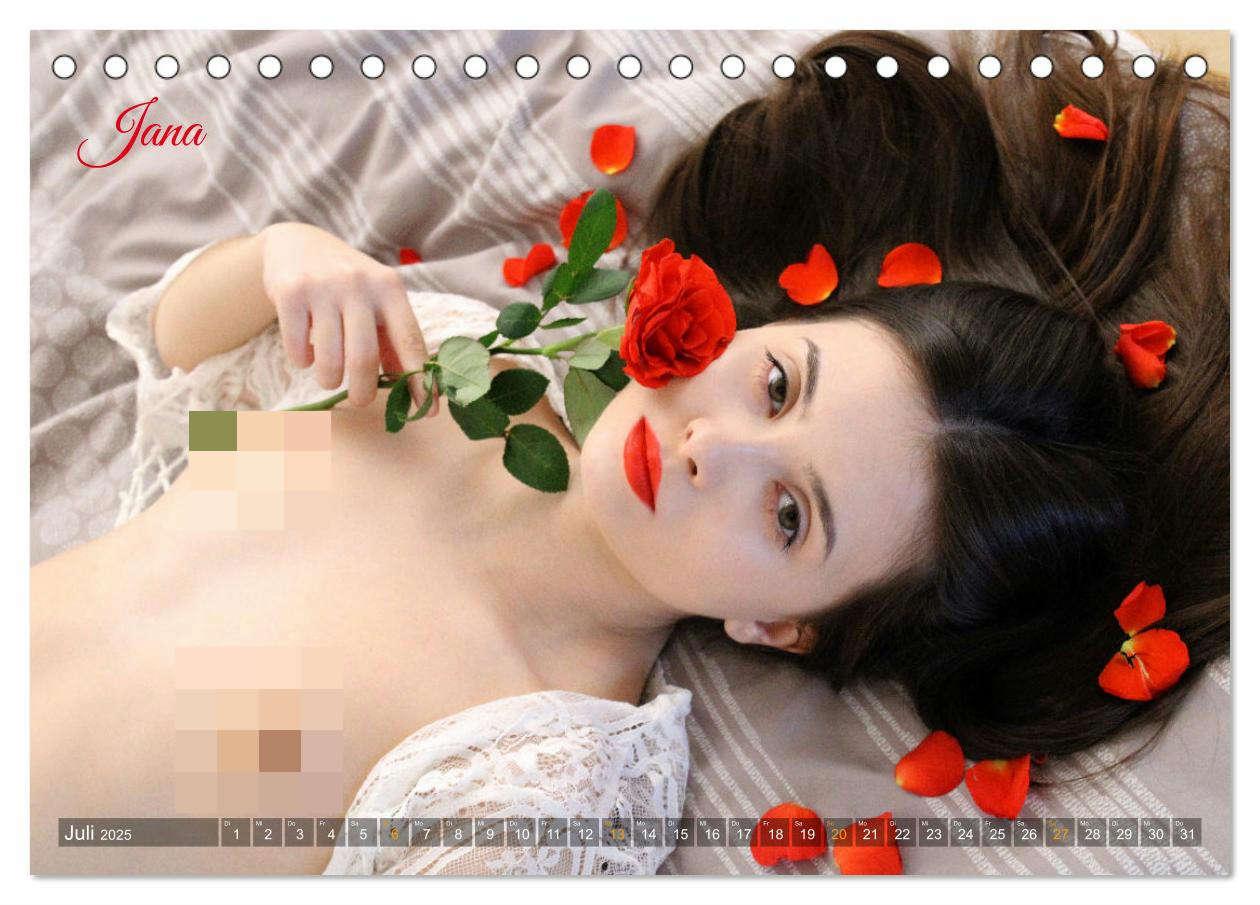 Bild: 9783383905216 | EROTIK FOTOART - Topless Girls (Tischkalender 2025 DIN A5 quer),...