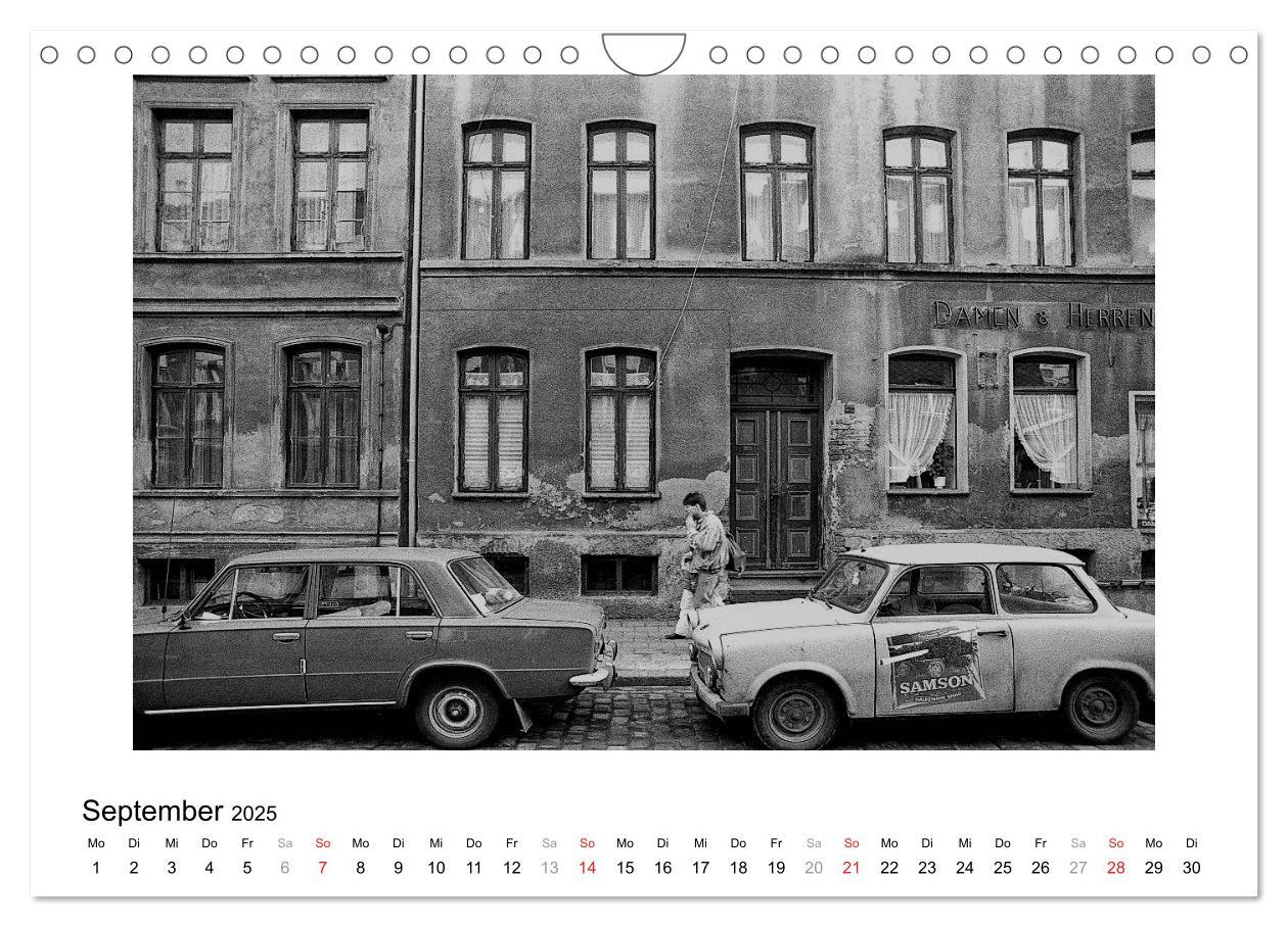 Bild: 9783435833405 | Aus - Zeit der Trabanten (Wandkalender 2025 DIN A4 quer), CALVENDO...