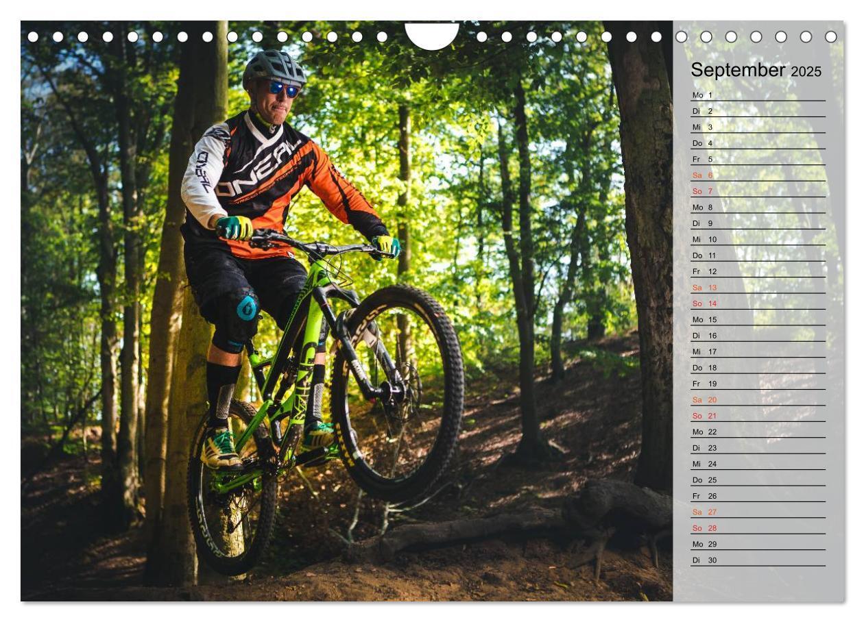 Bild: 9783435534562 | Mountainbike Action (Wandkalender 2025 DIN A4 quer), CALVENDO...