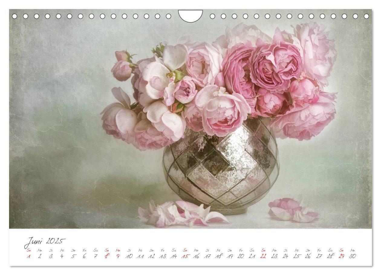 Bild: 9783435667932 | Blüten Poesie (Wandkalender 2025 DIN A4 quer), CALVENDO Monatskalender