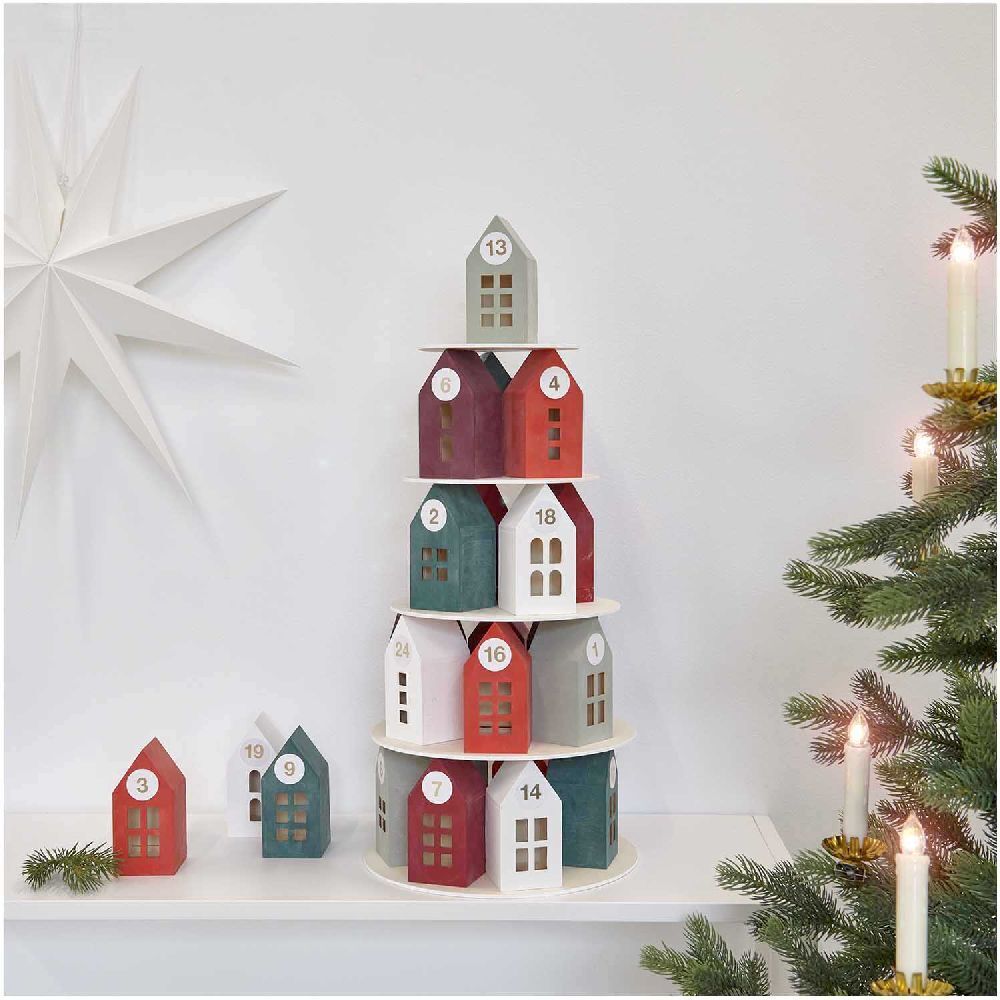 Bild: 4065166037273 | Adventskalender "Holz-Haus-Pyramide", 29 Teile, FSC 100% | Kalender