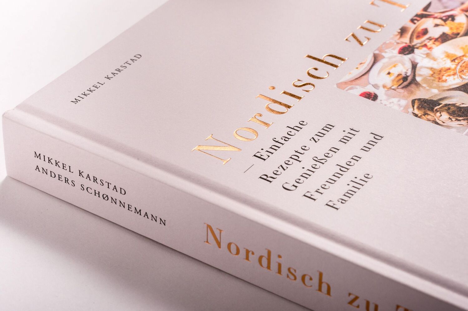 Bild: 9783791389653 | Nordisch zu Tisch | Mikkel Karstad | Buch | 240 S. | Deutsch | 2024