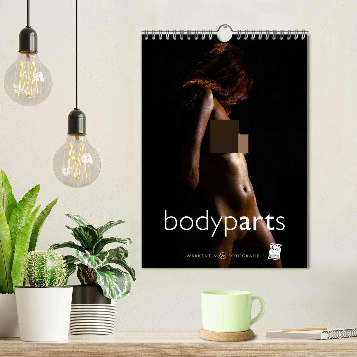 Bild: 9783457043370 | bodyparts (Wandkalender 2025 DIN A4 hoch), CALVENDO Monatskalender