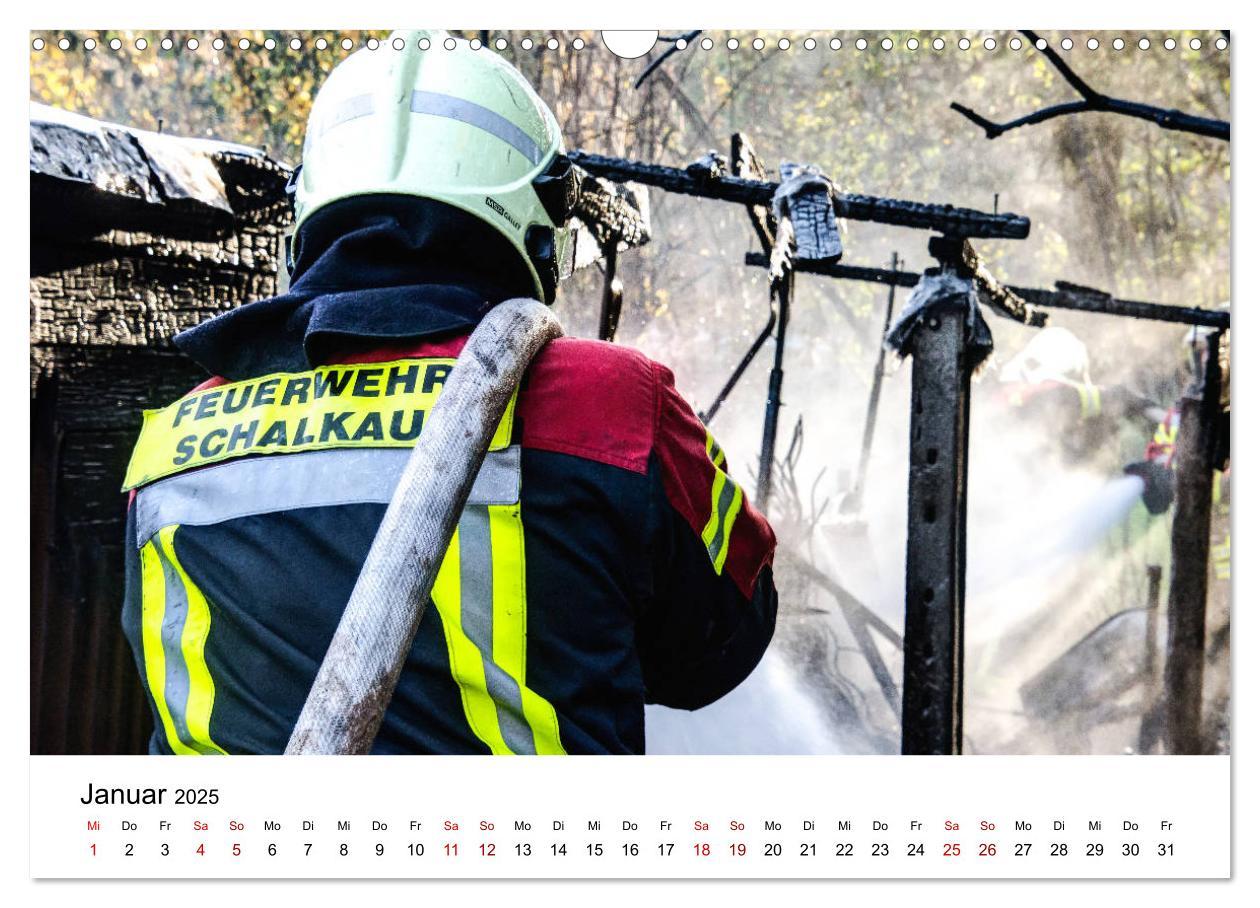 Bild: 9783435121199 | FEUERWEHR IM EINSATZ (Wandkalender 2025 DIN A3 quer), CALVENDO...