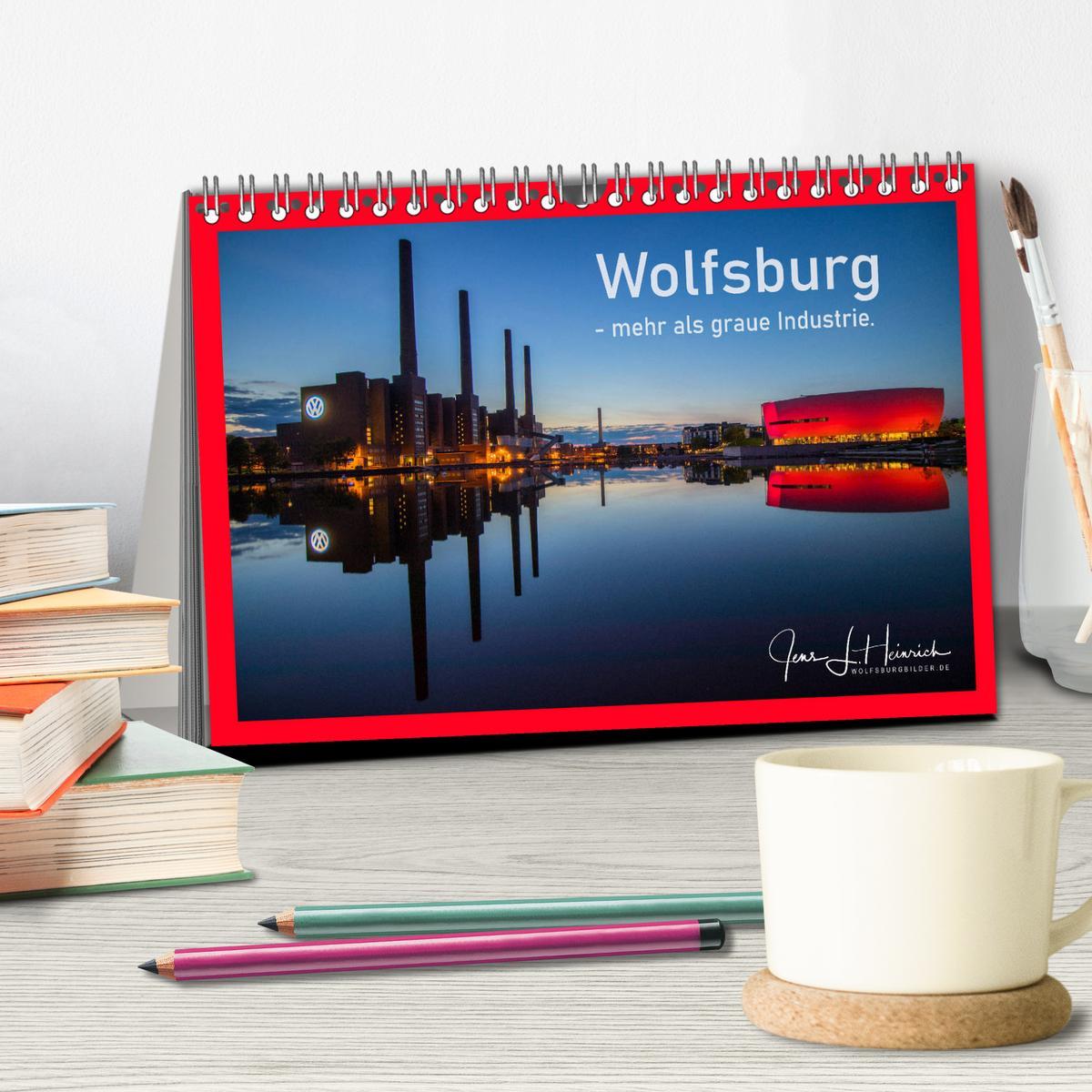 Bild: 9783435132140 | Wolfsburg - mehr als graue Industrie. (Tischkalender 2025 DIN A5...