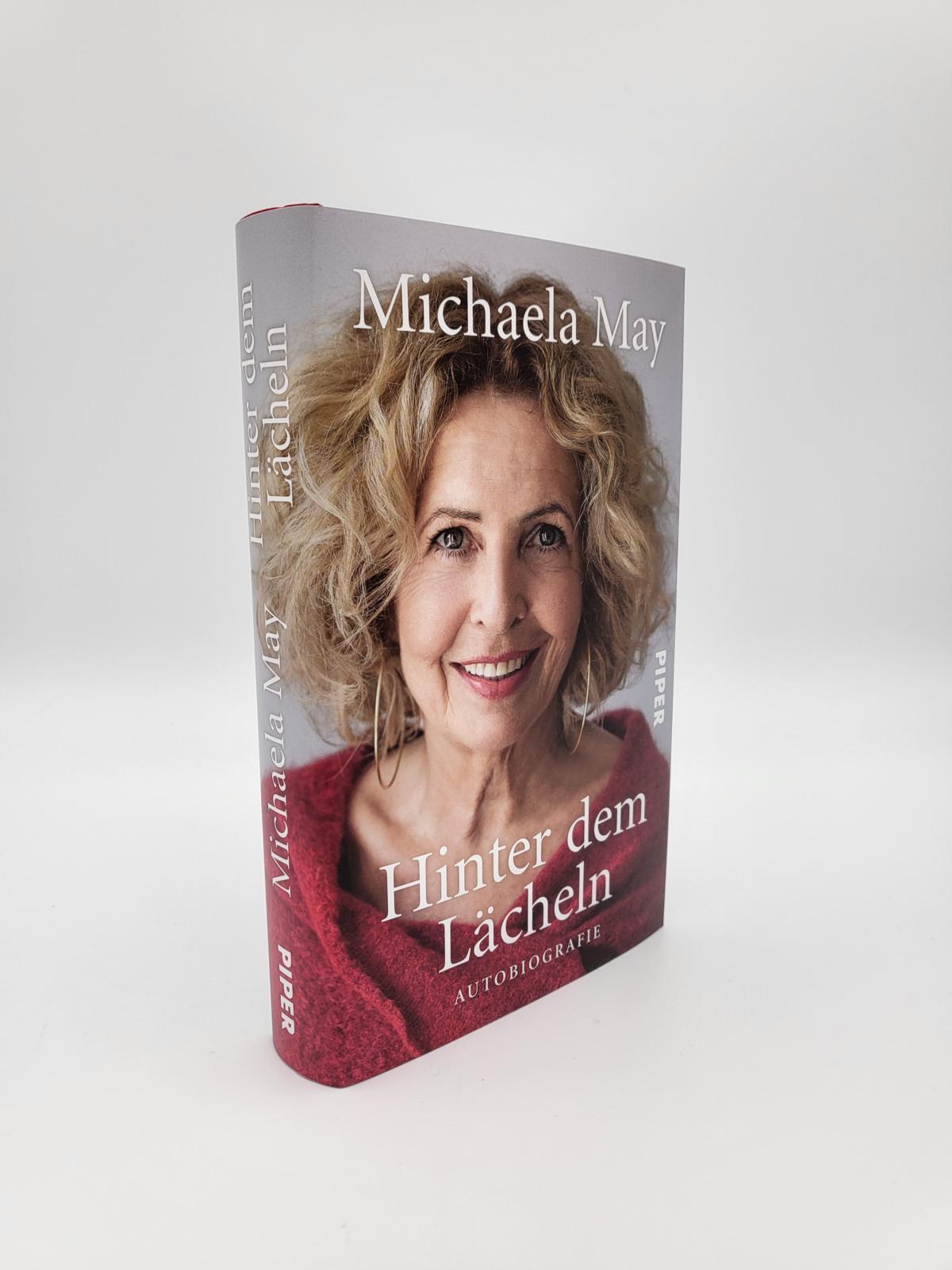 Bild: 9783492071192 | Hinter dem Lächeln | Michaela May | Buch | 256 S. | Deutsch | 2022