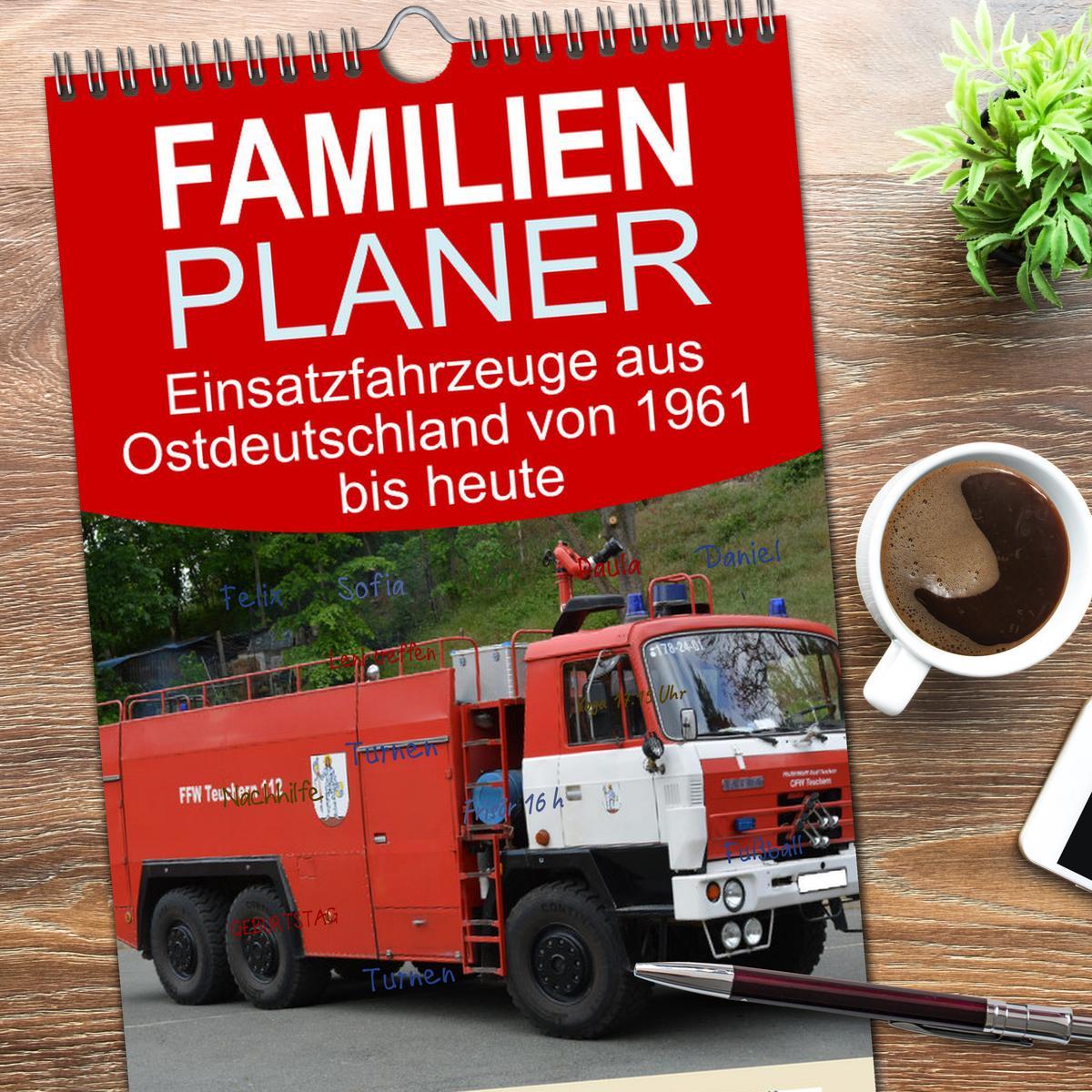 Bild: 9783457191743 | Familienplaner 2025 - Einsatzfahrzeuge aus Ostdeutschland von 1961...