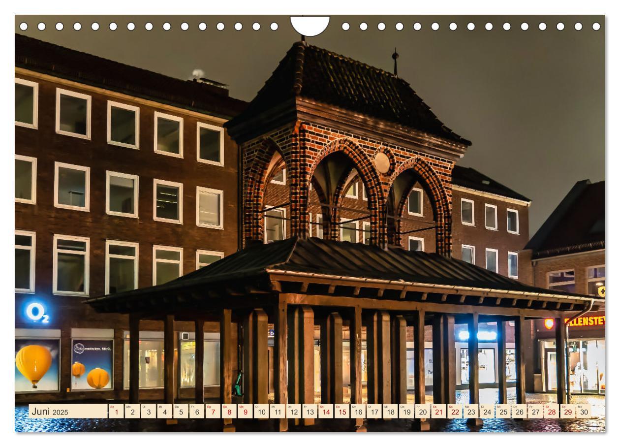 Bild: 9783383982927 | Lübeck bei Nacht (Wandkalender 2025 DIN A4 quer), CALVENDO...