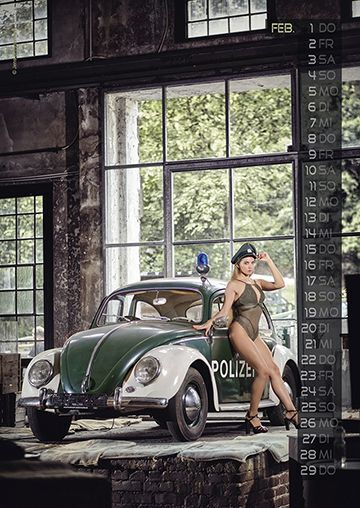 Bild: 9783982342238 | Oldtimer and Girls 2024 | Kalendarium 12 + 1 Monate | Jens Brüggemann