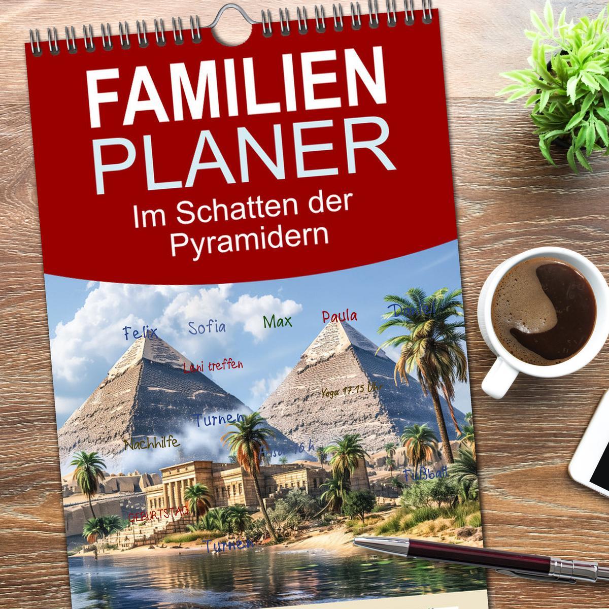 Bild: 9783457193518 | Familienplaner 2025 - Im Schatten der Pyramidern mit 5 Spalten...