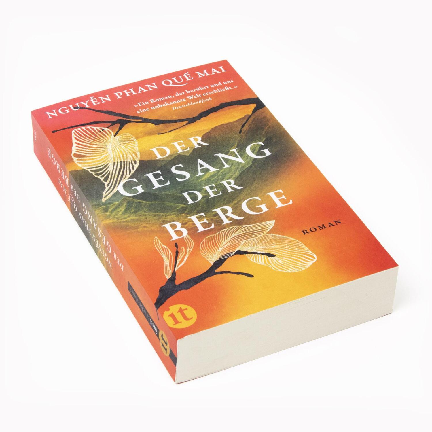 Bild: 9783458682608 | Der Gesang der Berge | Roman | Nguyen Phan Que Mai | Taschenbuch