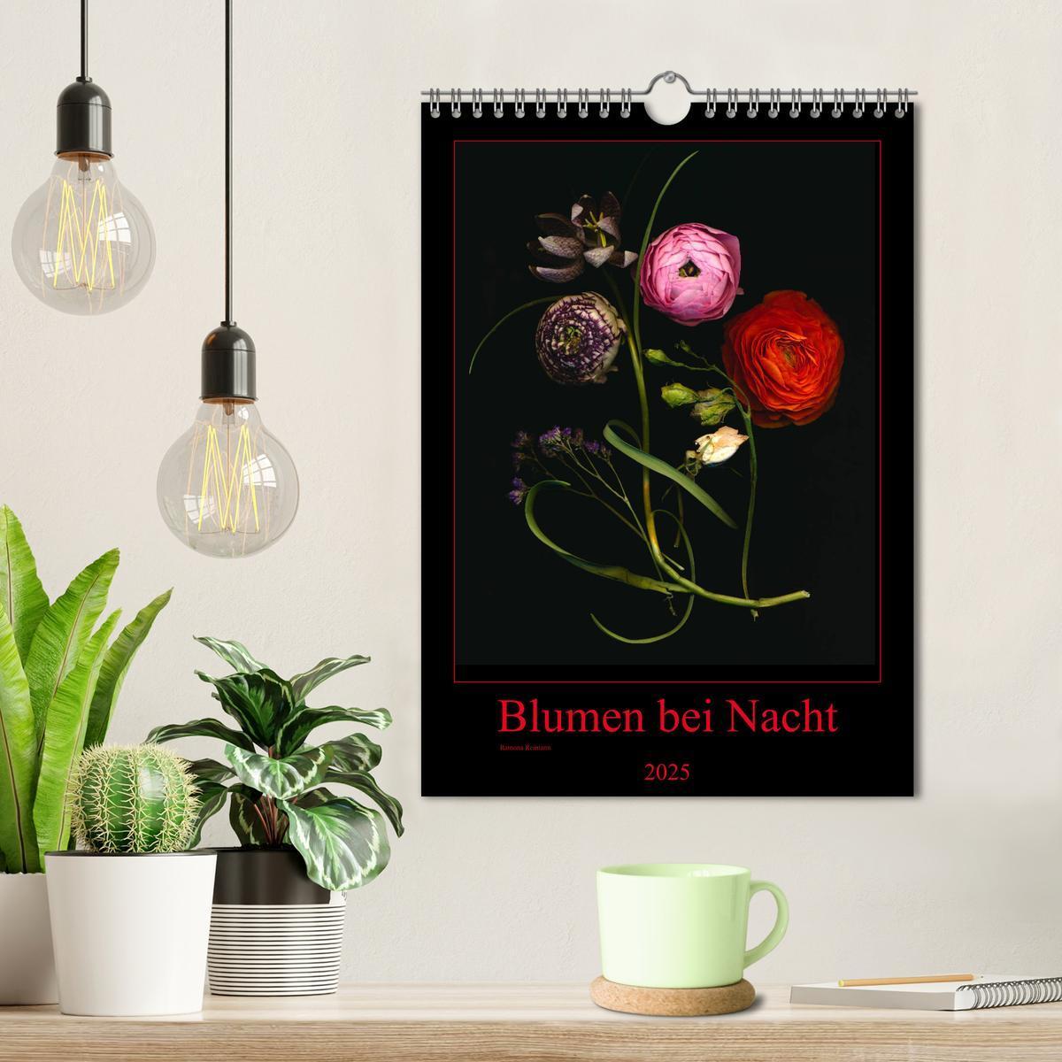 Bild: 9783435937066 | Blumen bei Nacht (Wandkalender 2025 DIN A4 hoch), CALVENDO...