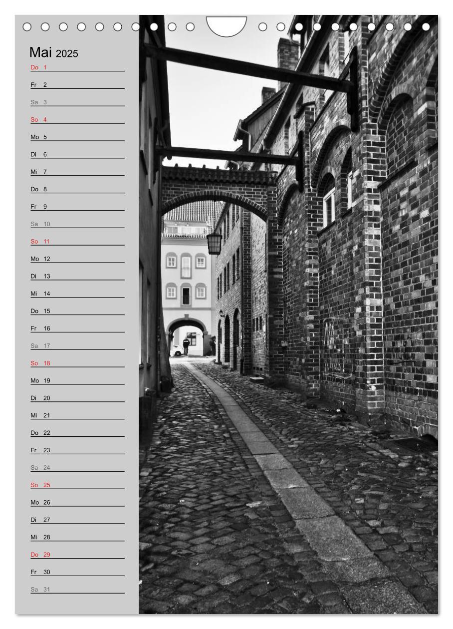 Bild: 9783457029480 | Stralsund. Ein Hauch längst vergangener Zeiten (Wandkalender 2025...