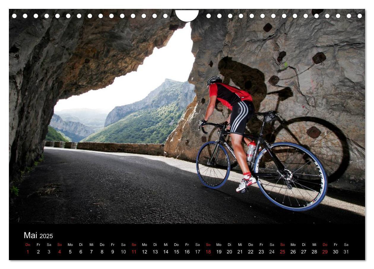 Bild: 9783435625819 | Alpenpässe auf dem Rennrad "Himmlische Serpentinen" (Wandkalender...