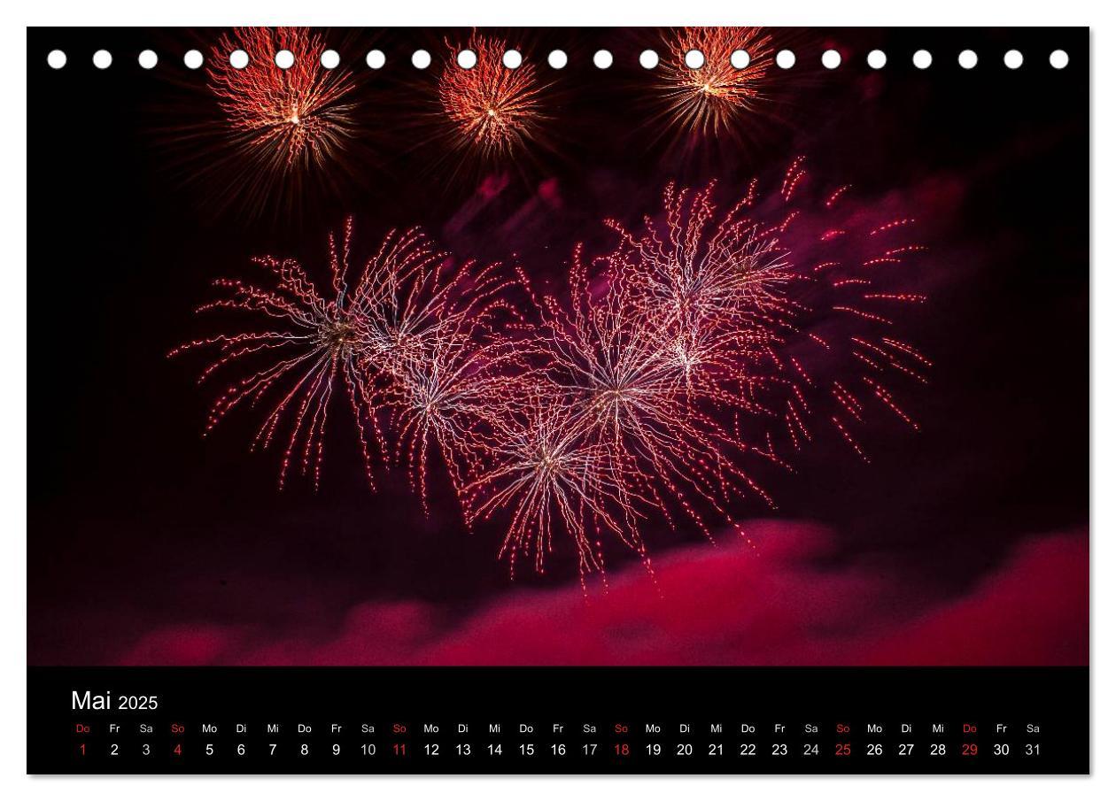 Bild: 9783435828470 | Das Feuerwerk (Tischkalender 2025 DIN A5 quer), CALVENDO...