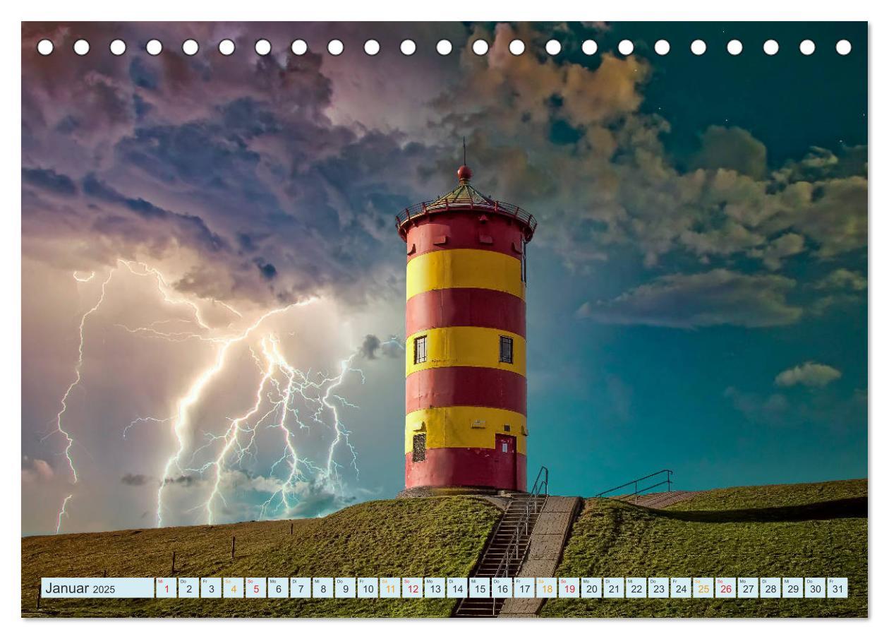 Bild: 9783435146512 | Leuchtturm Gewitter (Tischkalender 2025 DIN A5 quer), CALVENDO...