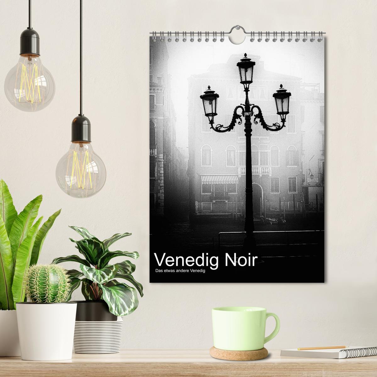 Bild: 9783457056509 | Venice Noir - Das etwas andere Venedig (Wandkalender 2025 DIN A4...