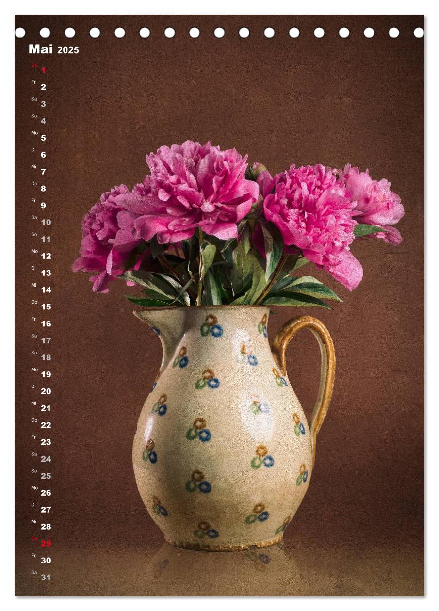 Bild: 9783457048610 | Blumenschmuck in Bunzlau Keramik (Tischkalender 2025 DIN A5 hoch),...