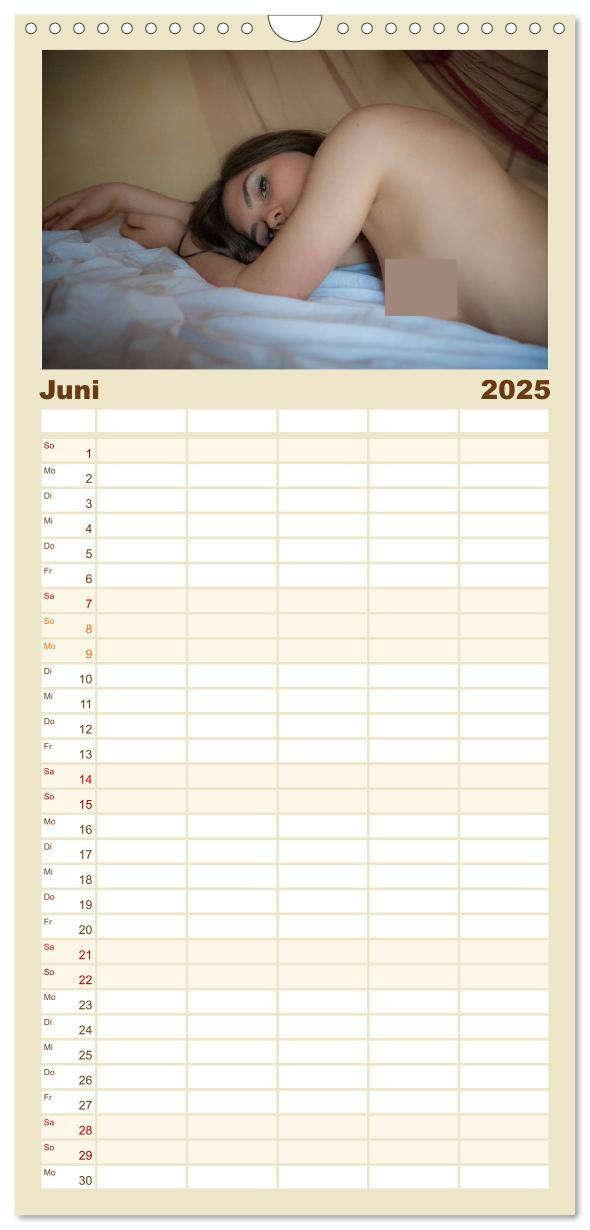 Bild: 9783457115862 | Familienplaner 2025 - Sanfte Erotik mit 5 Spalten (Wandkalender, 21...